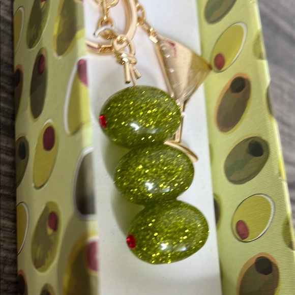 🍸 Piper K | Martini & Olive Bag Charm 🫒 - Picture 2 of 5